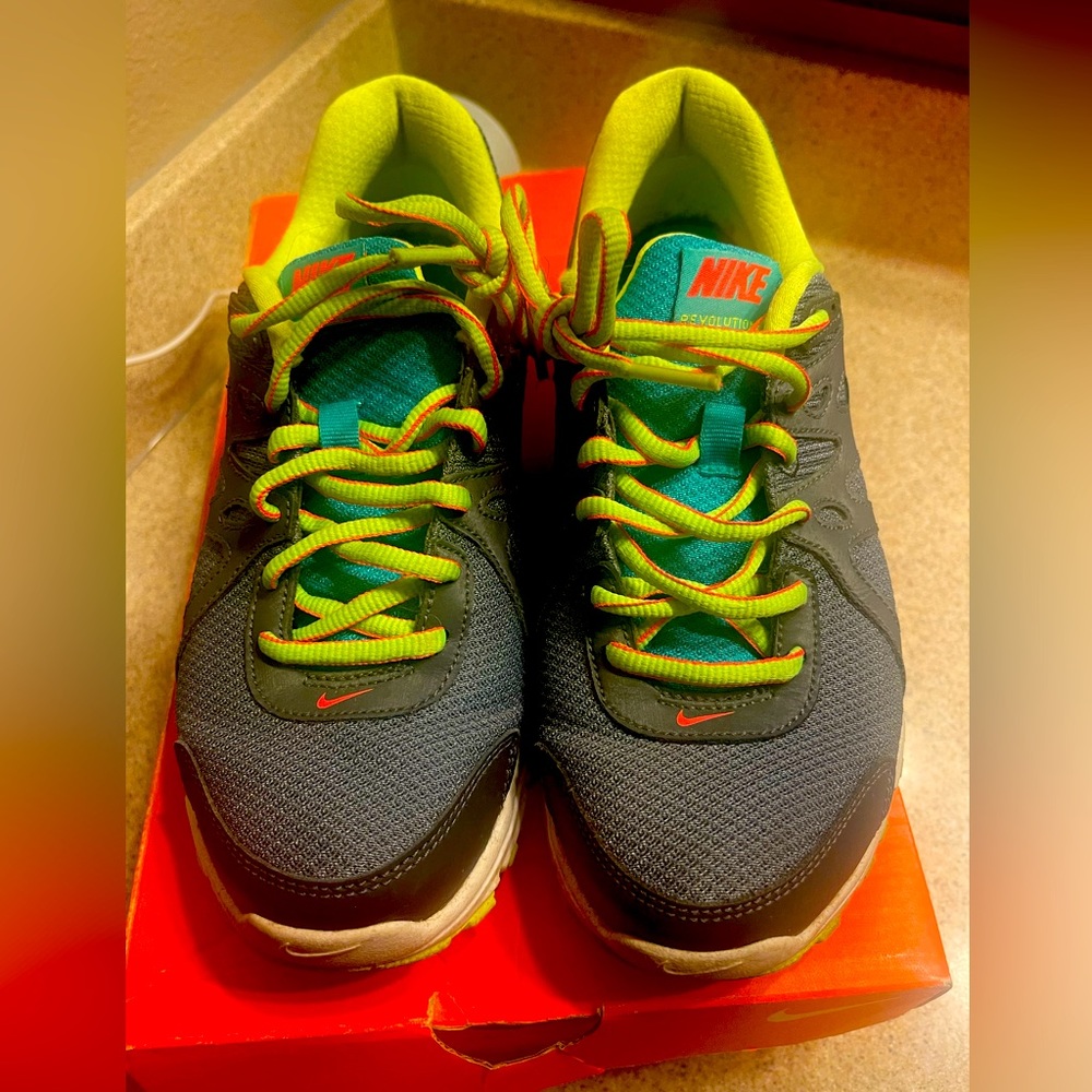 NIKE - Multi Color Tennis Shoe